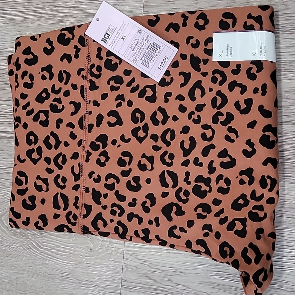 Wild Fable XLARGE High-Rise Leopard printed leggings .